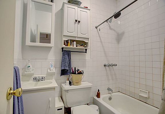 5th image of 128 W 81st St APT 6