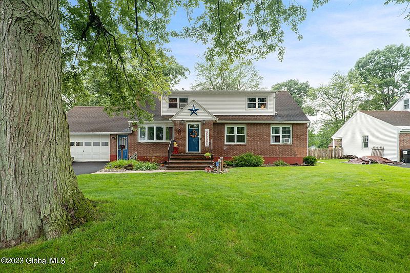 4th image of 8 Puritan Drive