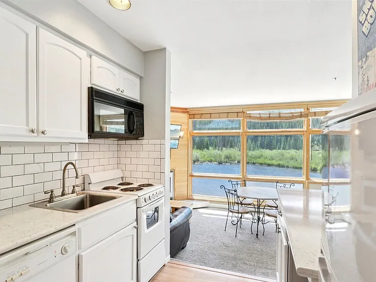 24 River Run Rd — Photo 4