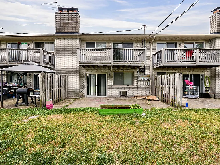 132 Huronview Ct — Photo 30