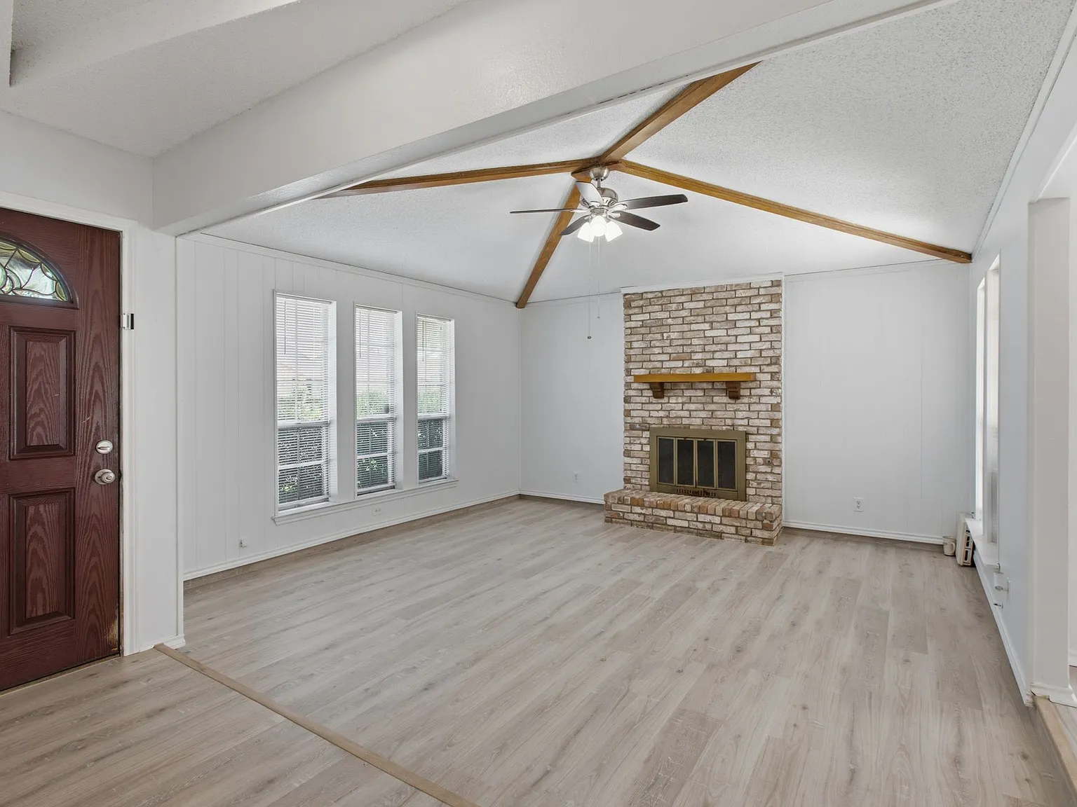 3 bed, 1140 sqft, $1,950 — Photo 3