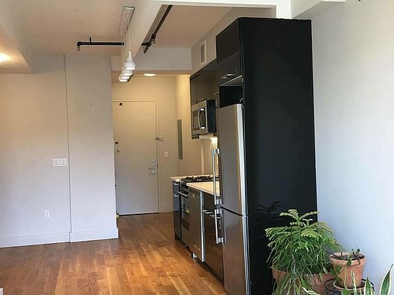 2nd image of 880 Dekalb Ave #501