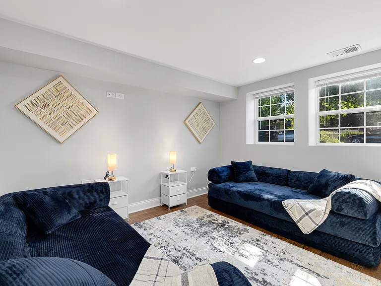 1513 Clinton Ave — Photo 4