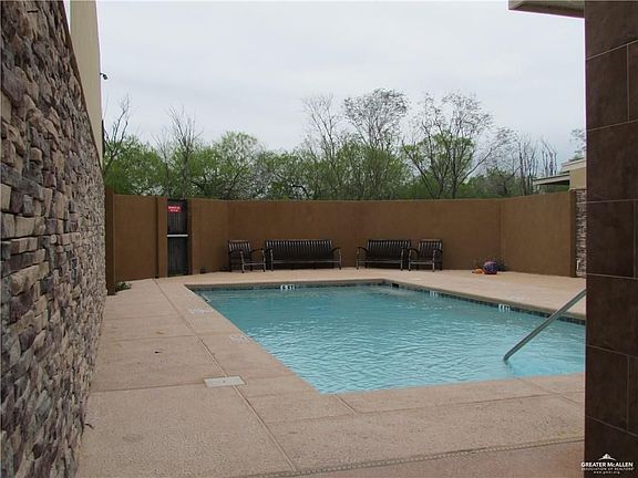 4th image of 3052 Scotland Dr #2
