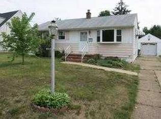 408 W Henry St, Palmyra, NJ 08065