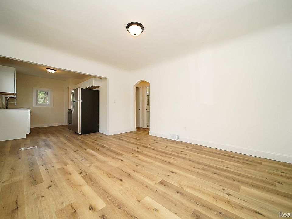 569 E Coy Ave, photo 15
