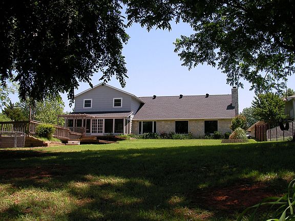 Large backyard with in-ground diving pool.