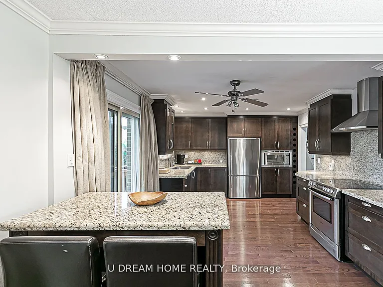 31 Shawfield Cres — Photo 11