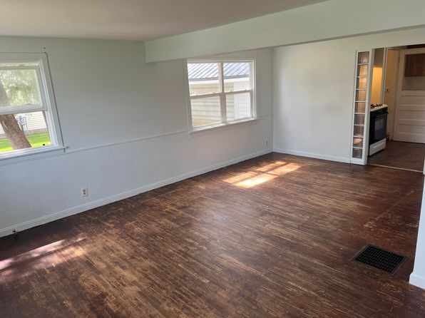 9835 N Greenville Rd, Lakeview, MI 48850