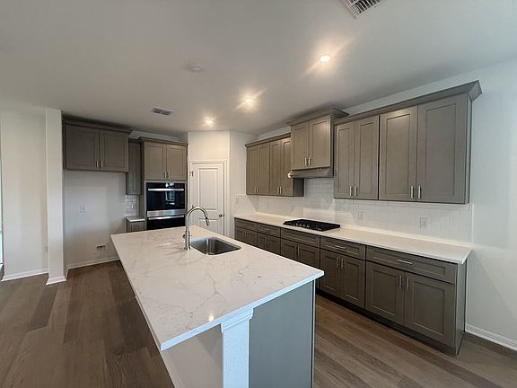 2nd image of 348 Glocken Ln