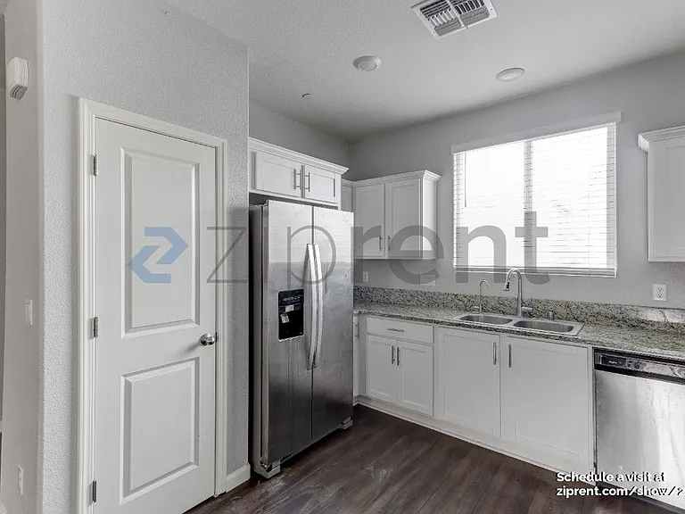 174 Sullivan Dr — Photo 6