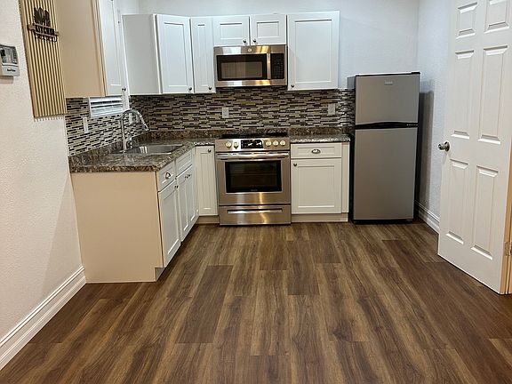 3rd image of 6607 Freeport Dr