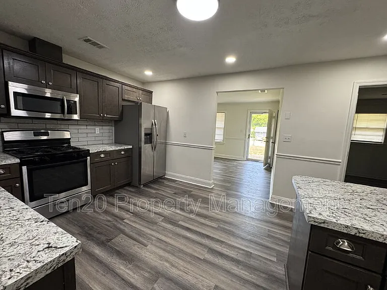 4702 Harbin St — Photo 3