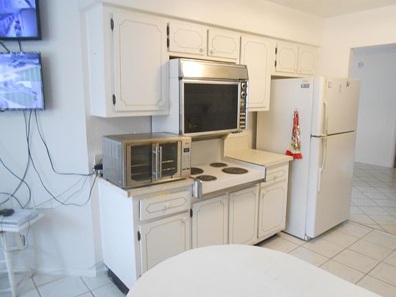 5th image of 878 Gardenia Drive