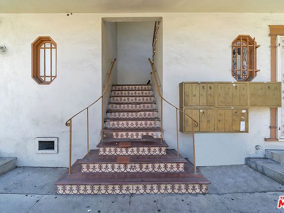 3rd image of 814 S Serrano Ave APT 20
