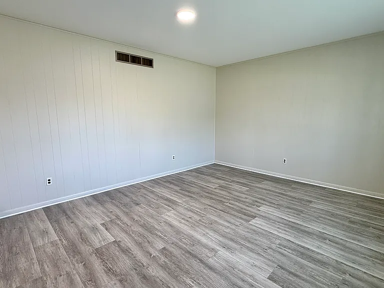 1007 N 10th St — Photo 12