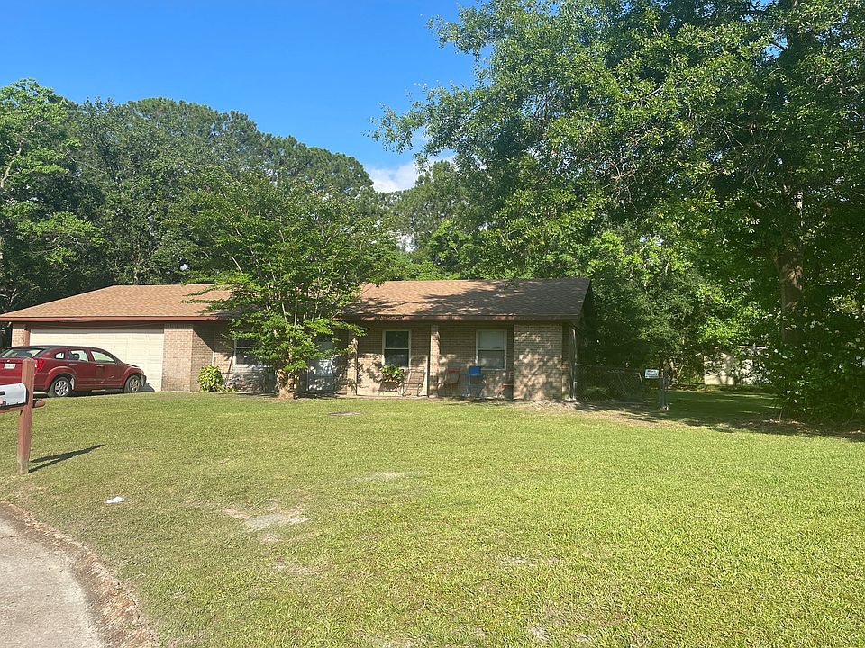 2nd image of 1905 Summit Cir