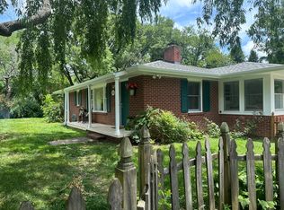 106 Edgehill Rd, Hendersonville, NC 28739