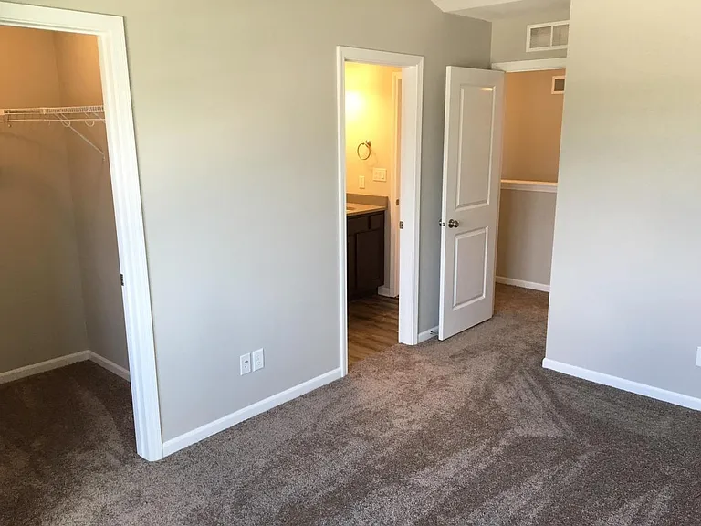 931 SE 10th Ln — Photo 9