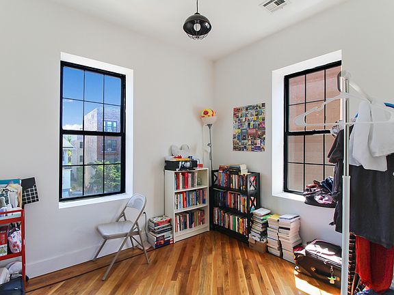 5th image of 276 E 23rd St APT 3