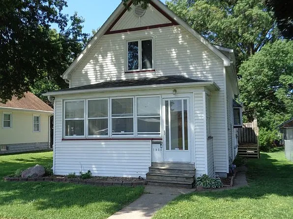 1934 N Howell St, Davenport, IA 52804