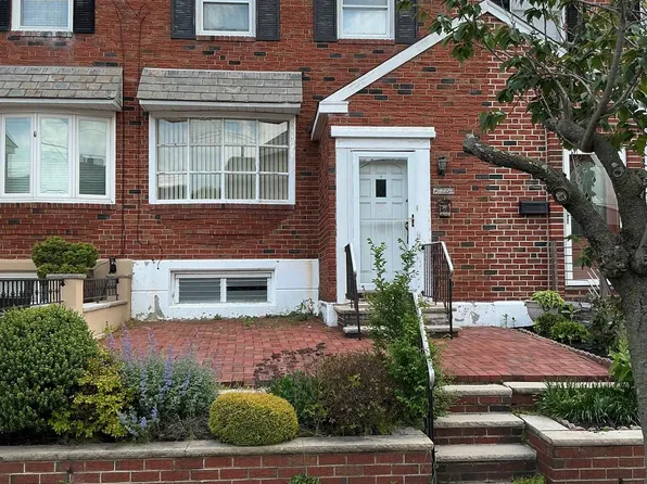 3227 S 18th St, Philadelphia, PA 19145