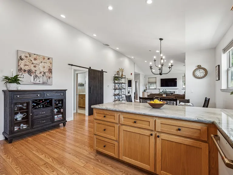 456 Grand Blvd — Photo 9