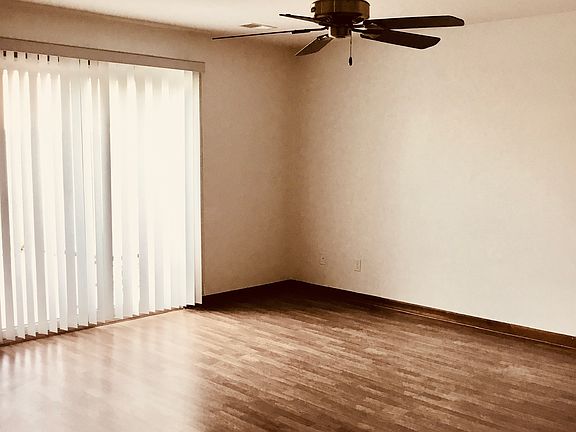 3rd image of 418 Marion St #10