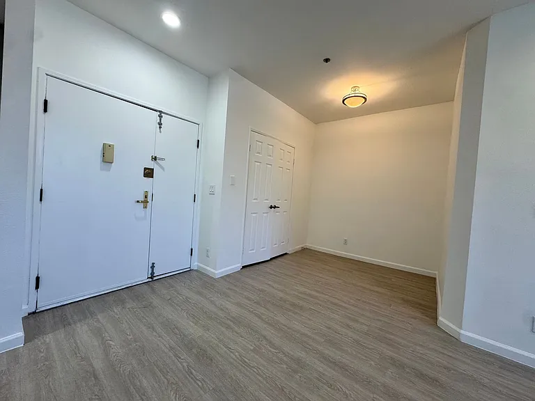 8915 Burton Way — Photo 6