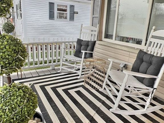 4th image of 2106 Lincoln Ave
