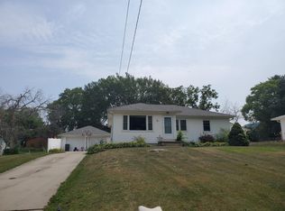 427 S Hackett Rd, Waterloo, IA 50701