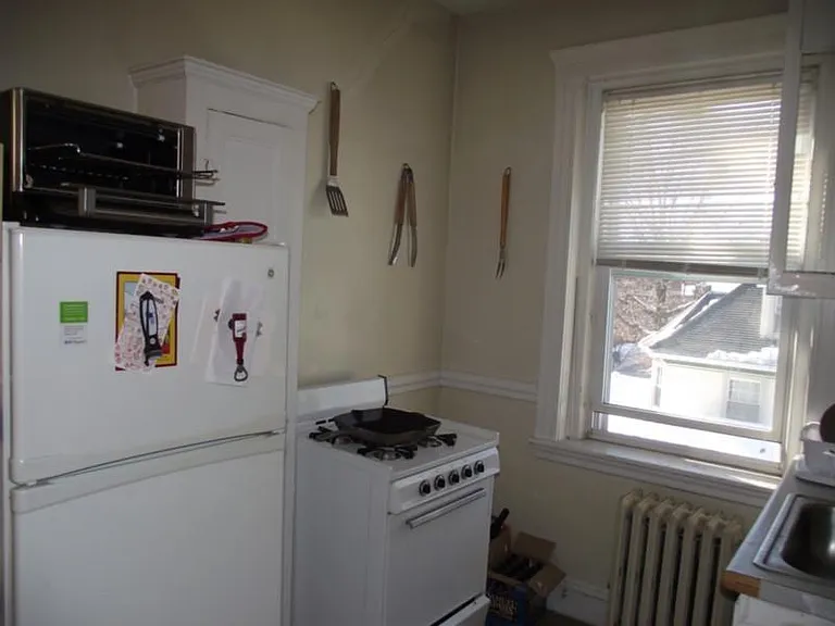 51 Linden St #15 — Photo 4