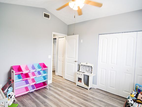 3rd image of 3274 SE Quay Street
