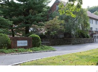 13 Village Walk, Wilton, CT 06897