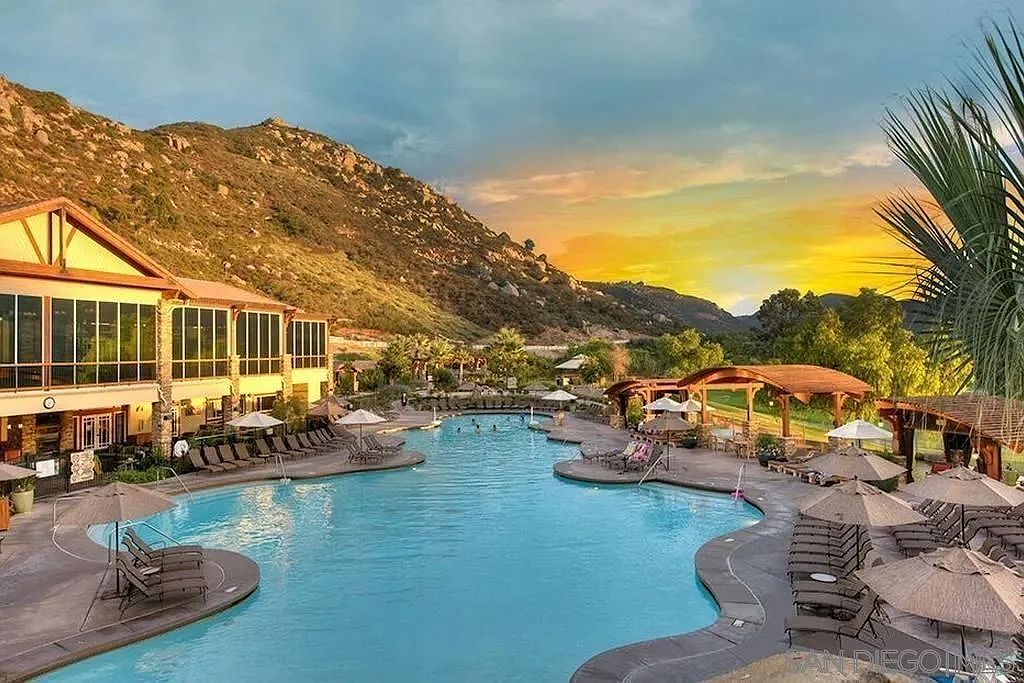 8860 Lawrence Welk Dr