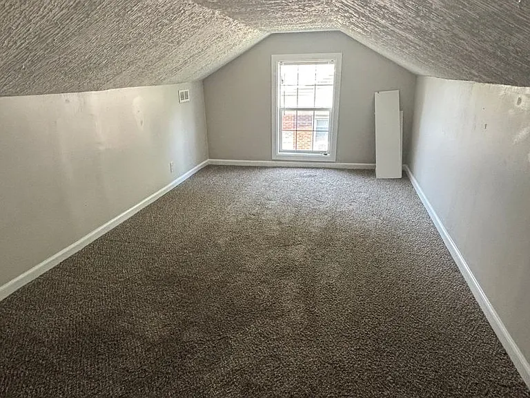 645 W Webster St — Photo 15