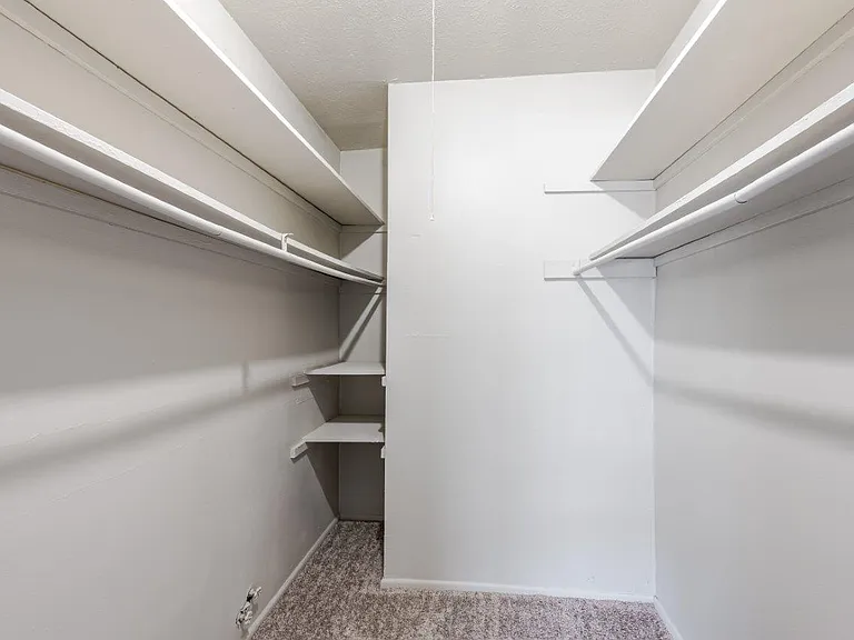 Lakeshore Drive Apartment Homes — Photo 17