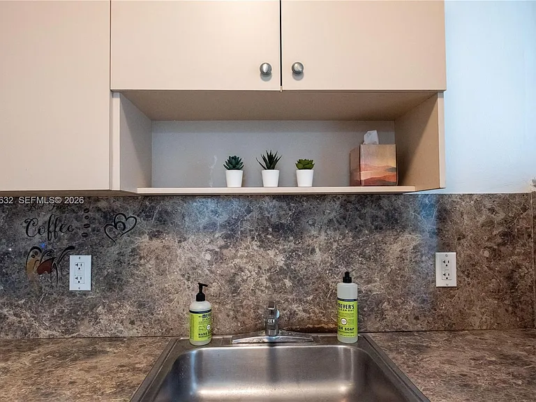 1150 Euclid Ave #205 — Photo 14