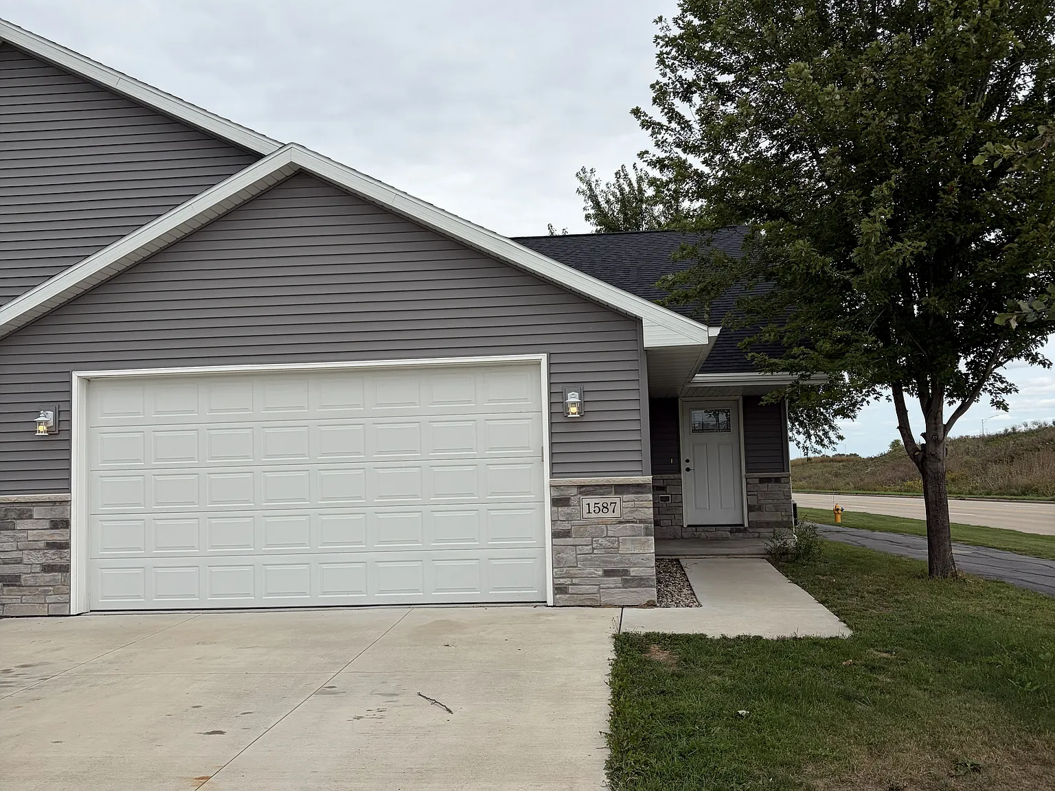 3 bed, 1675 sqft, $2,100 — Photo 1