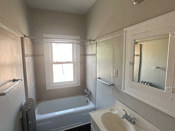 3rd image of 2660 Mayfield Rd APT 10