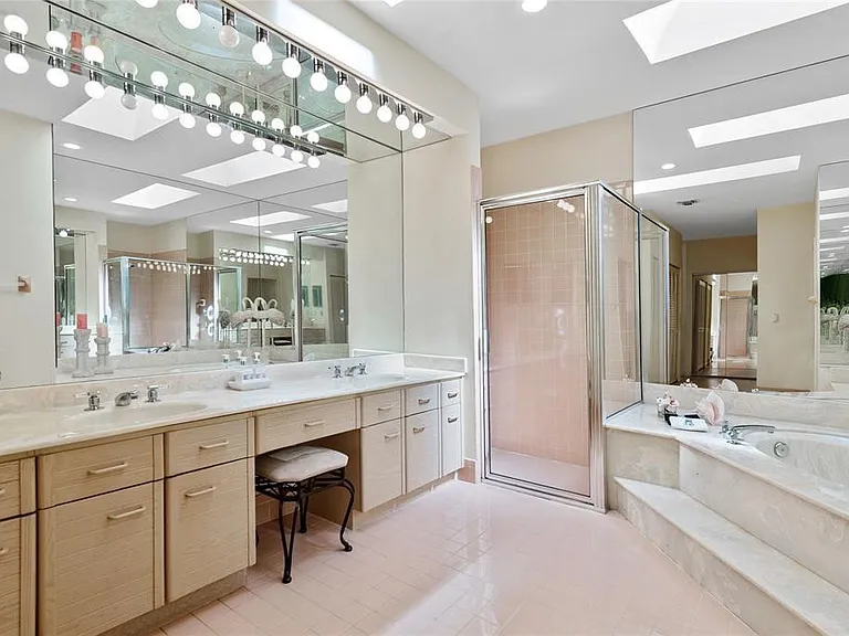 8170 Hampton Wood Dr — Photo 12
