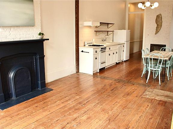 3rd image of 2827 Saint Thomas St Unit 2827