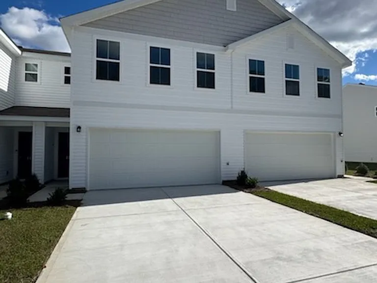 227 Yolanda Dr — Photo 2