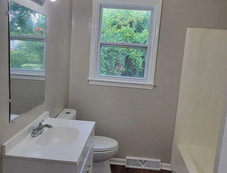 409 Dula St — Photo 9