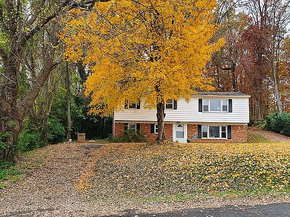 2nd image of 3109 Pyles Dr
