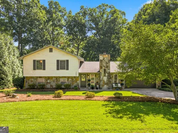1088 Oak Grove Cir, Lawrenceville, GA 30043