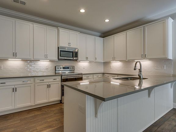 5th image of 3438 Magruder Dr #M8
