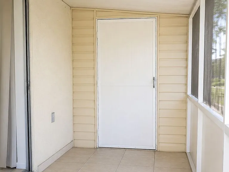1623 SW Santa Barbara Pl — Photo 15