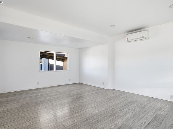 4th image of 21201 NE 58th St Unit 34