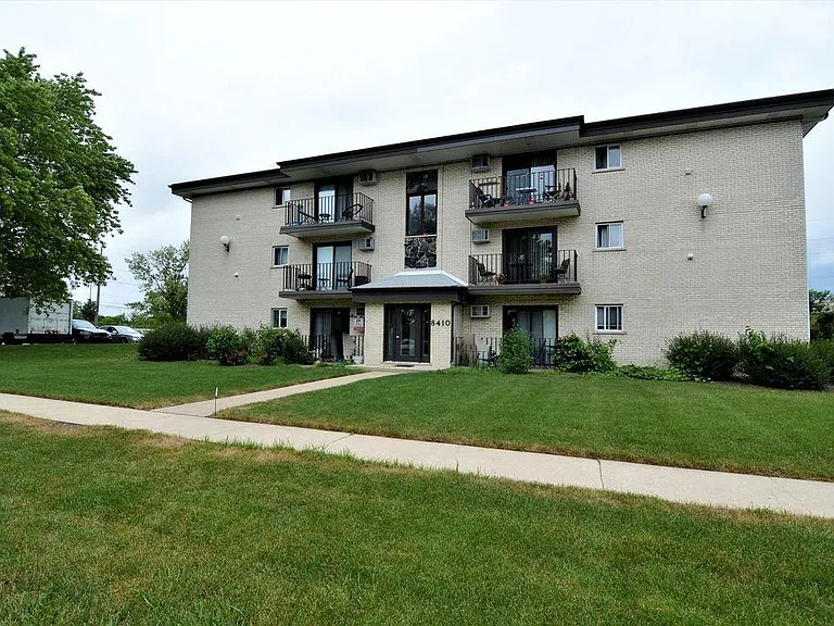 8410 Captons Ln #302 — Photo 1